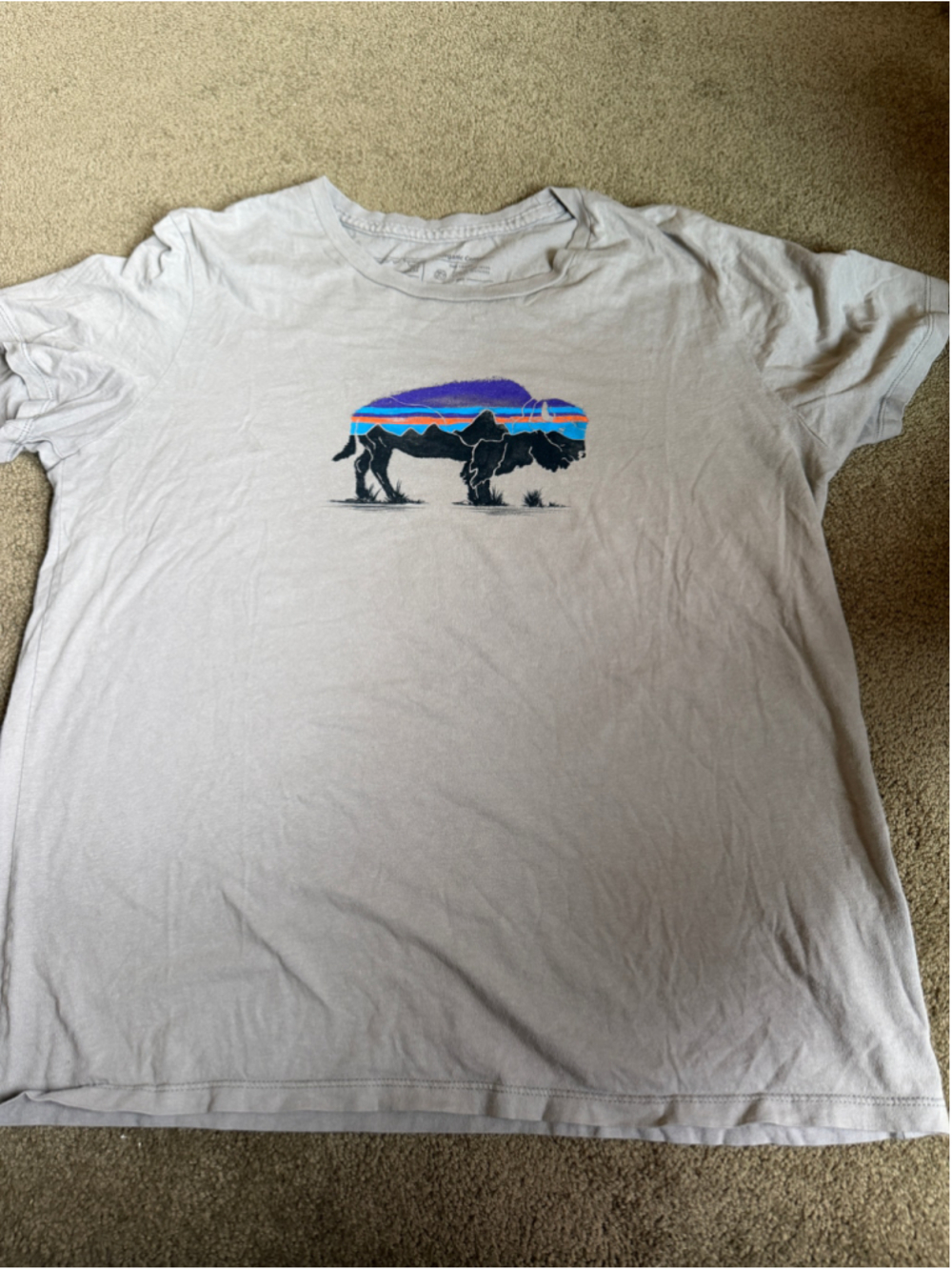 Women's Patagonia Graphic Tee Size M Grey Buffalo Bison Print Short Sleeve - Picture 8 of 8
